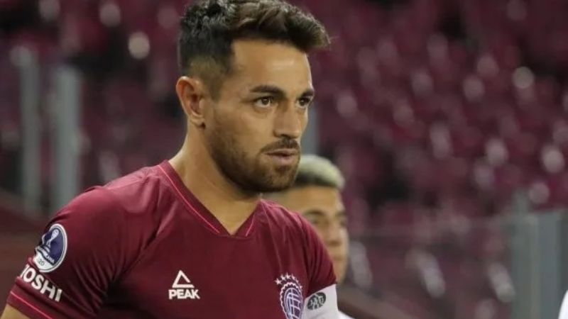 Lanús separó a Acosta por denuncia de violencia de género
