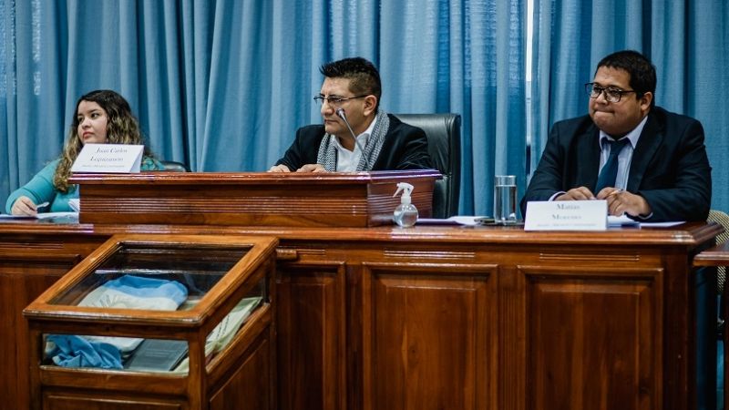 El CD capitalino cedió las “bancas a los periodistas”