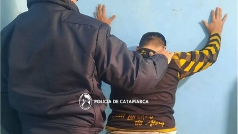 Amenazaba a las personas con un cuchillo