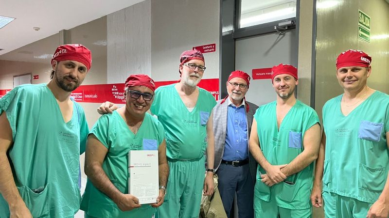 Primer cirugía de implante encéfalico en el sistema de salud público