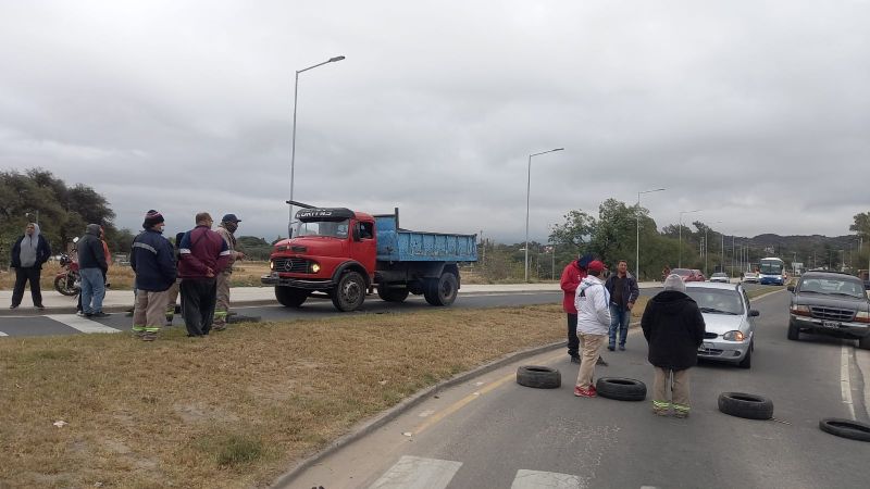 Municipales de Valle Viejo continúan el piquete contra Zenteno