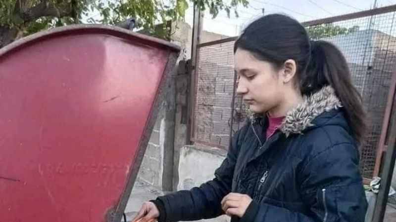 Con la venta de tortillas se compró un celular para estudiar