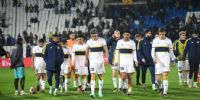 ASI SE RETIRABAN, anoche, los jugadores de Boca del estadio 