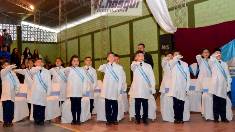 En Miraflores alumnos prometieron y renovaron lealtad a la Bandera