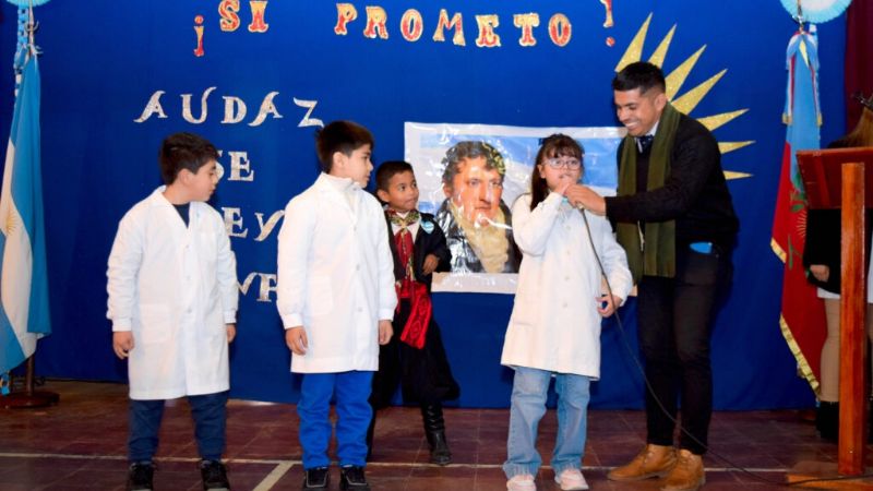 En Miraflores alumnos prometieron y renovaron lealtad a la Bandera