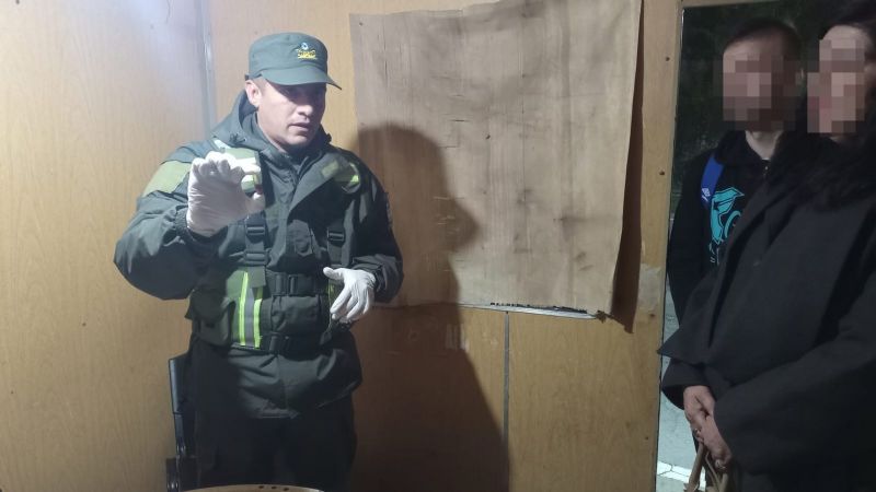 Controlaron un colectivo y hallaron más de 8 kilos de droga debajo de las butacas