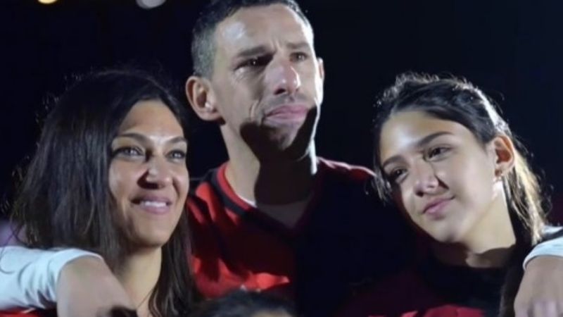 Emotiva despedida de Maxi Rodríguez, con Messi en el Coloso