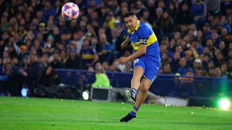 Riquelme tuvo su despedida con goles y muchas emociones