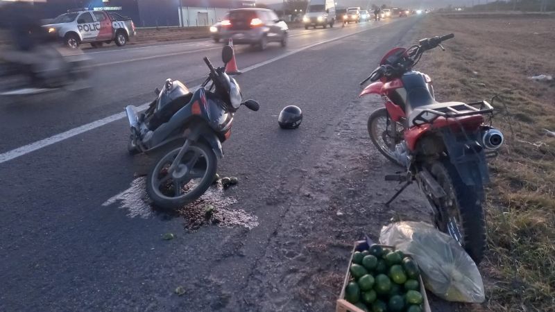 Dos motos protagonizan una colisión en la circunvalación Néstor Kirchner