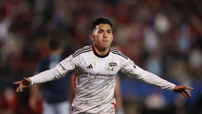 Alan Velasco seduce a Riquelme; pero…