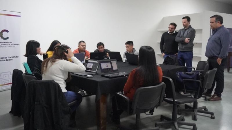 Empresa incorpora 10 jóvenes en Catamarca