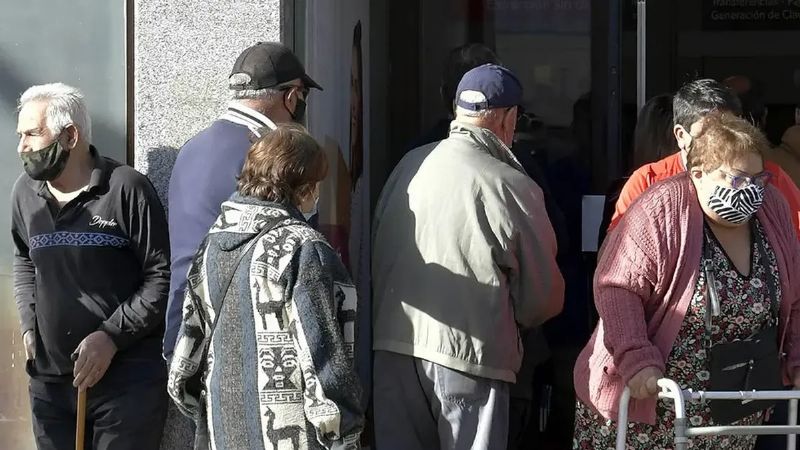 Las jubilaciones y pensiones mínimas cobran un refuerzo de 17 mil pesos en julio