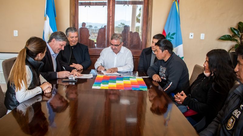 Se rubricó el contrato para finalizar la apertura del camino a El Tolar
