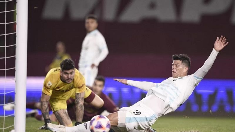 Lanús venció a Atlético Tucumán, que se complica