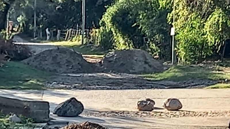 Vecinos de Pomancillo Oeste sin paso por el baden