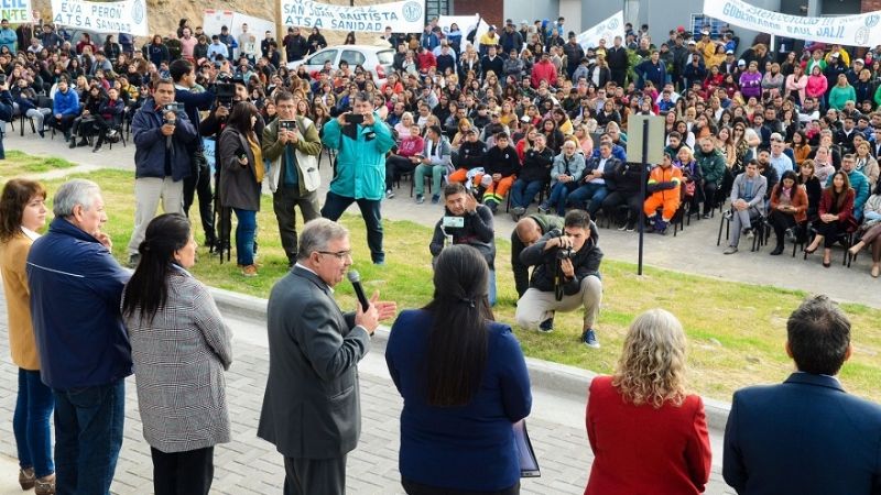 Trabajadores de la salud recibieron su contrato de empleo público