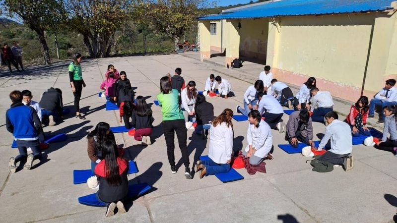 Se capacitó en RCP a alumnos y docentes de secundarias rurales