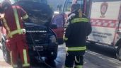 Se prendió fuego el motor de un vehículo