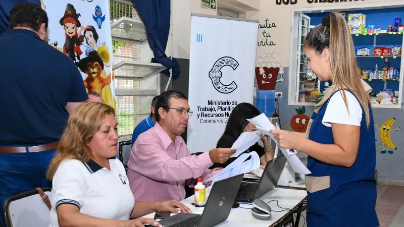Ministerio de Educación cubre 69 de 89 cargos docentes en asamblea de cobertura