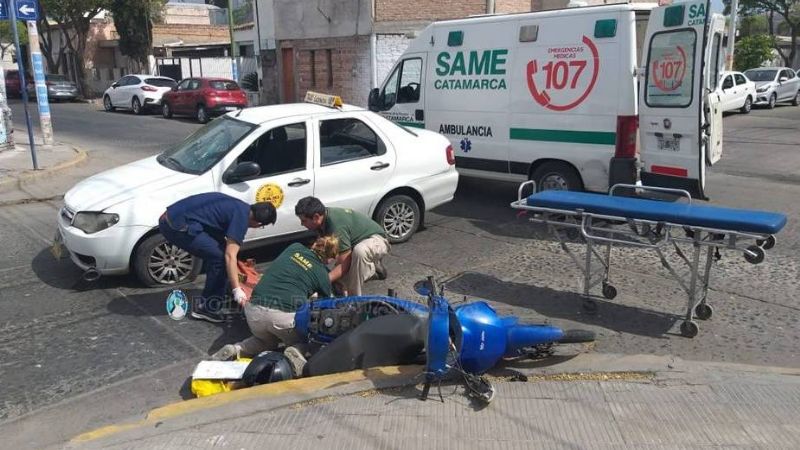 Un hombre perdió el control de su moto y cayó al asfalto