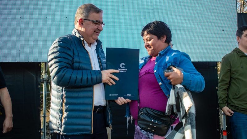El Gobierno entregó más de 1.100 decretos de posesión de viviendas en el sur