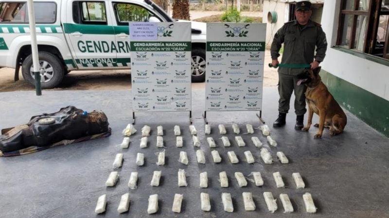 Extraen más de 28 kilos de cocaína del tanque de combustible de una camioneta