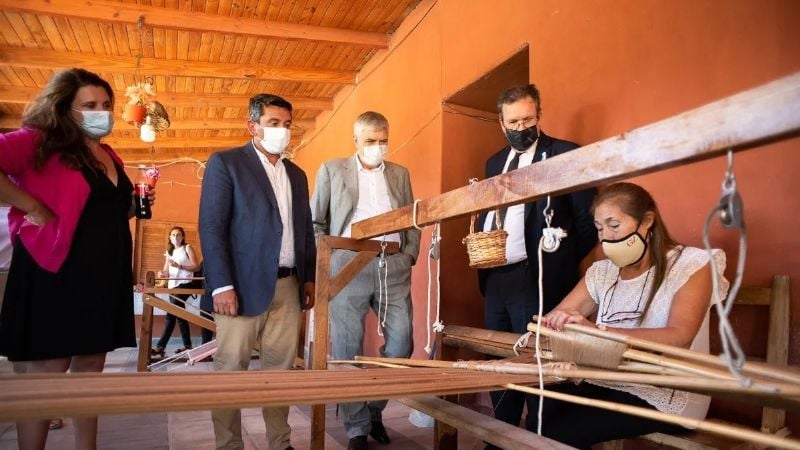 Tejedoras catamarqueñas realizaron una estola artesanal para el Beato Mamerto Esquiú