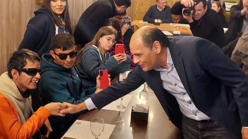 Personas con ceguera podrán realizar sus pedidos en bares a través de una aplicación