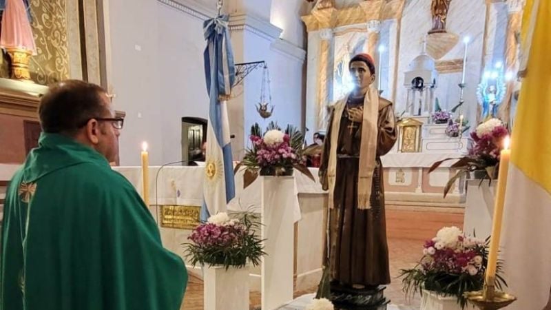 Bendicen la estola de vicuña obsequiada al Beato Mamerto Esquiú