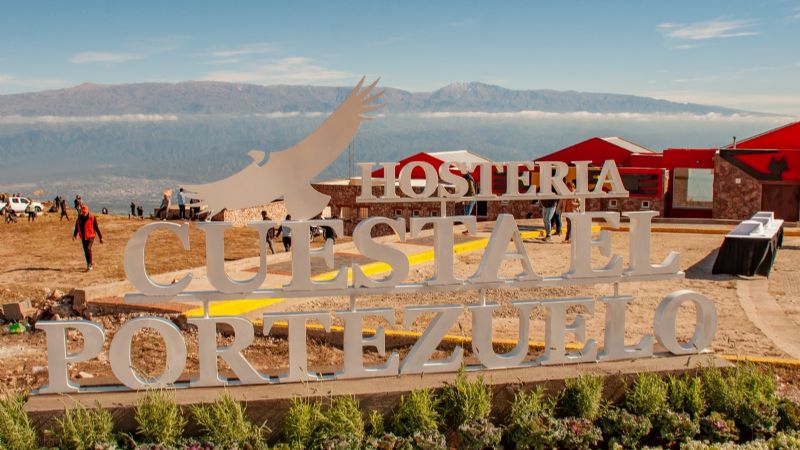 La Hostería Cuesta el Portezuelo atiende normalmente