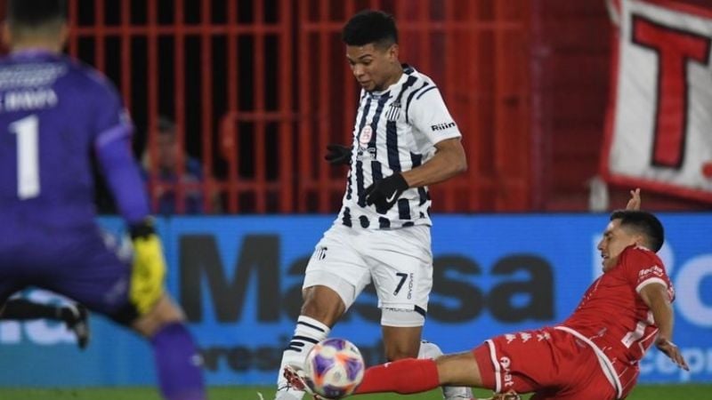 Talleres venció a Huracán y estiró la definición del torneo