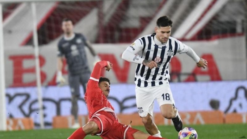 Talleres venció a Huracán y estiró la definición del torneo