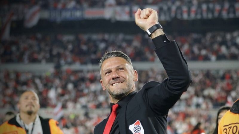 Con el Monumetal repleto, River espera festejar hoy