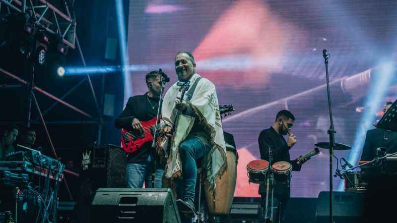 El Mago y La Nueva llenó de cumbia el Patio de las Provincias