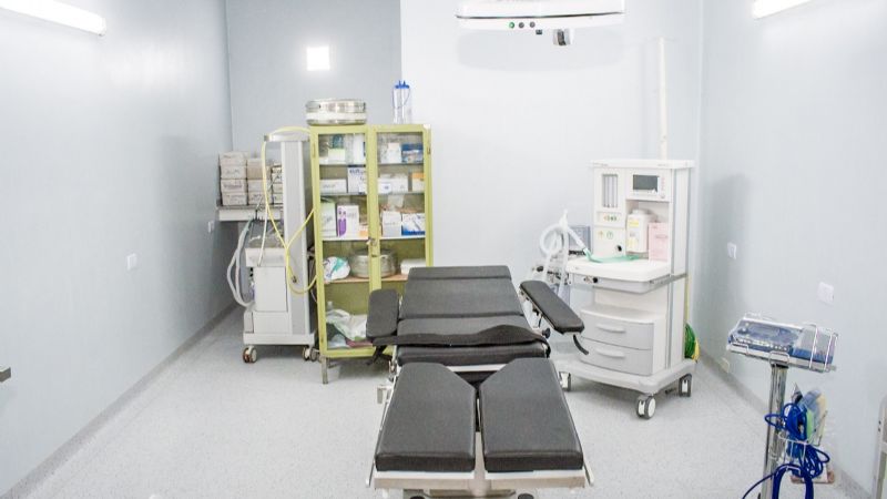 El Gobernador dejó inaugurado el nuevo quirófano ginecológico en el Hospital “Luis A. Vargas”