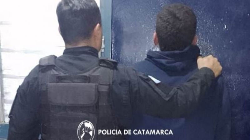 Conducía en una moto robada, se accidentó y terminó detenido