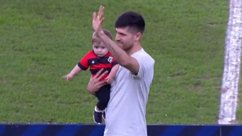 Primera ovación del Flamengo para Agustín Rossi