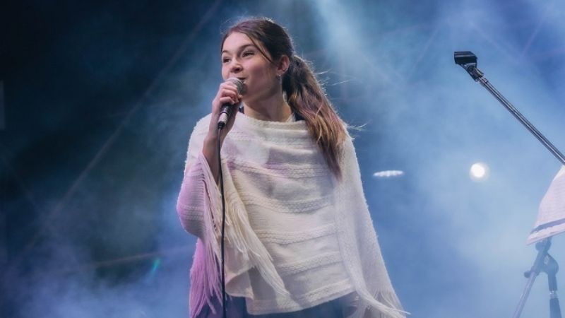 Maggie Cullen brilló con canciones y carisma en el Patio de las Provincias