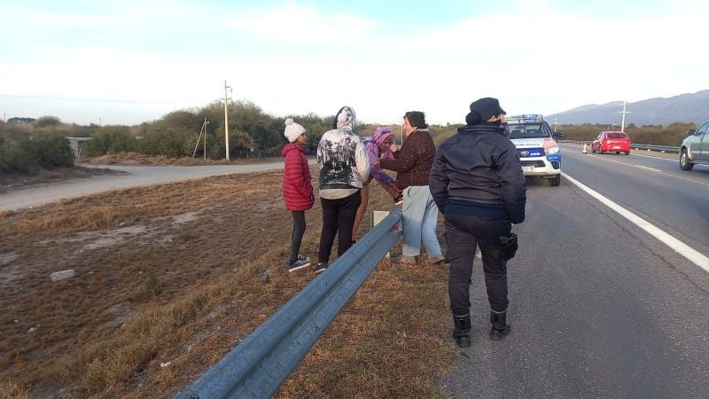 Una familia cortó la ruta para pedir bolsones de comida