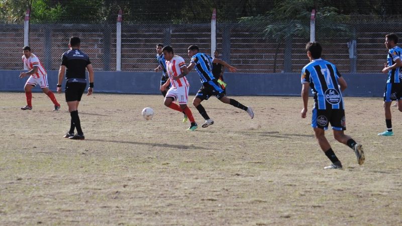 Coronel Daza goleó y “manda” solo; también ganó “La Villa”