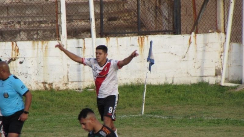 Coronel Daza goleó y “manda” solo; también ganó “La Villa”