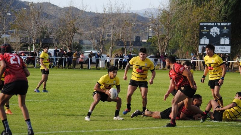 Paliza 54 a 8 de Hurones, punto bonus y más ventaja en la cima