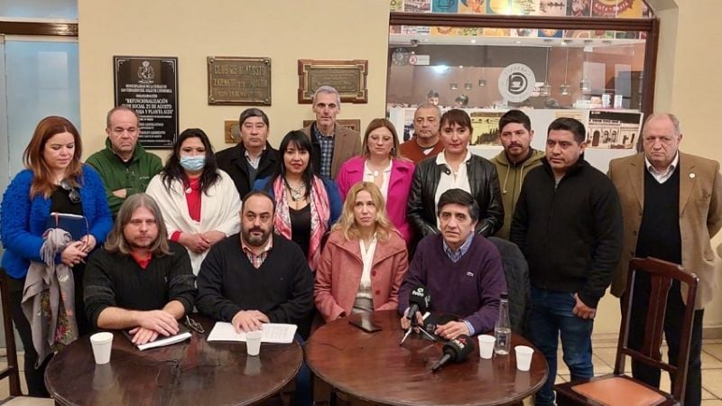 Afirman que aumentos otorgados por el Gobierno pierden contra la inflación