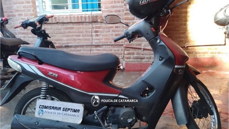 En un estacionamiento dejaron abandonada una moto robada