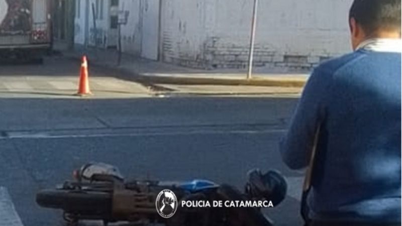 Derrapó con la moto