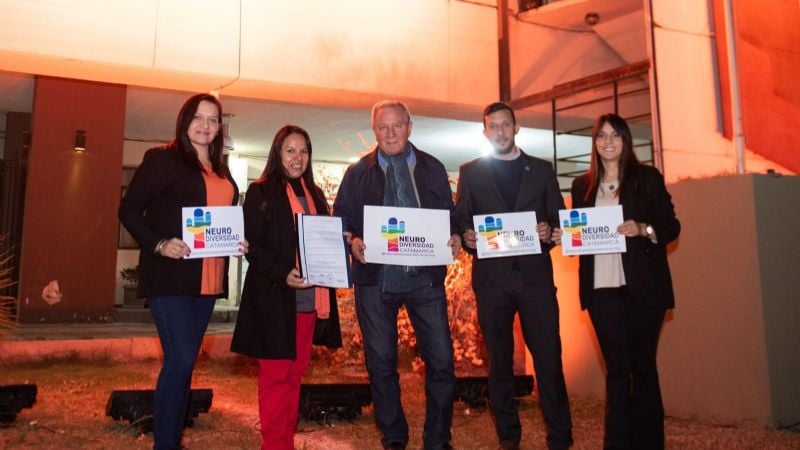 El Palacio Legislativo se vistió de naranja por el Dia del TDAH