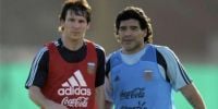 LOS MÁS GRANDES. Messi y Maradona, cuando compartieron como jugador y DT en la Selección Argentina.
