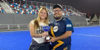 NUESTRO COLEGA CLAUDIO ARAGÓN compartió la alegría y los trofeos que conquistaron las chicas del hockey, en una histórica actuación en el Argentino de Santiago del Estero.