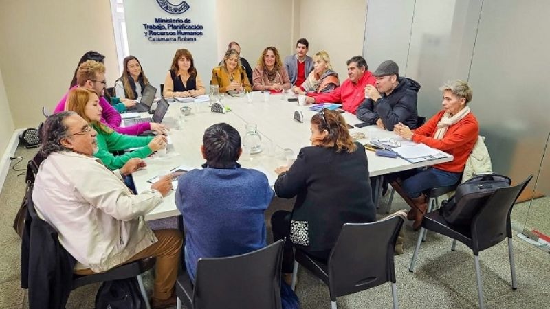 Continúa el diálogo entre el Gobierno y la Intersindical docente