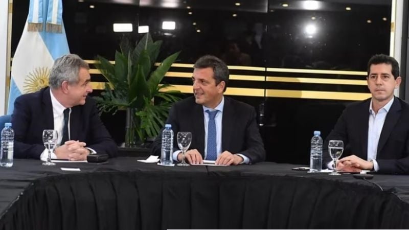 Los gobernadores del PJ respaldaron la candidatura de Massa